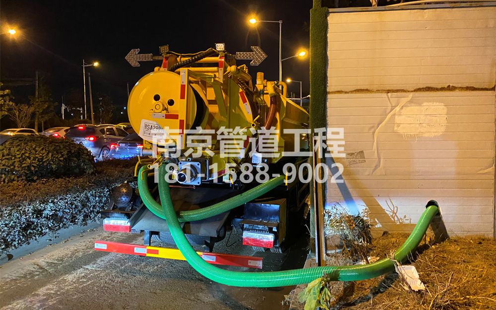 266茅山临时工地抽粪
